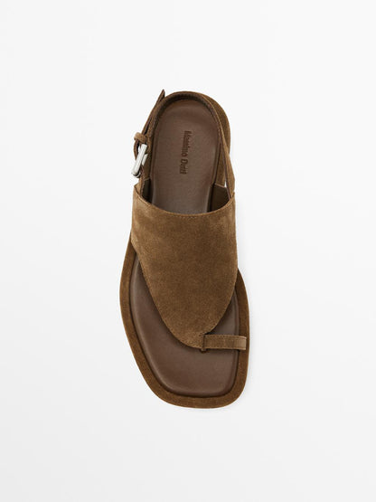 Sandals with quilted insoles