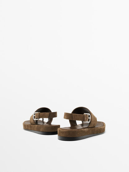 Sandals with quilted insoles