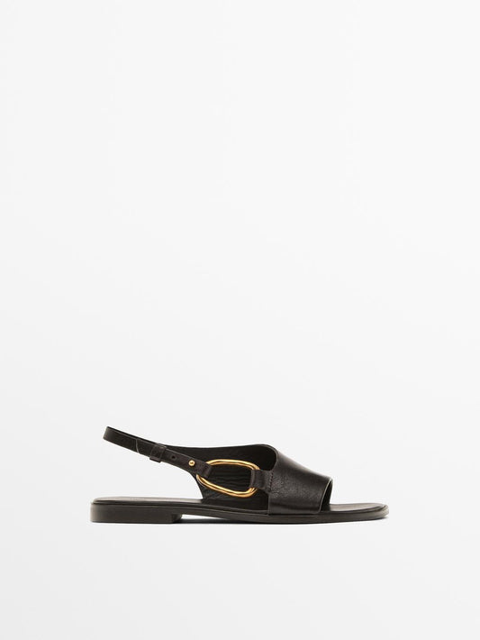 Leather sandals with ring detail