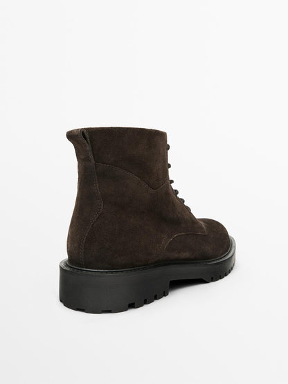 Oiled split leather boots